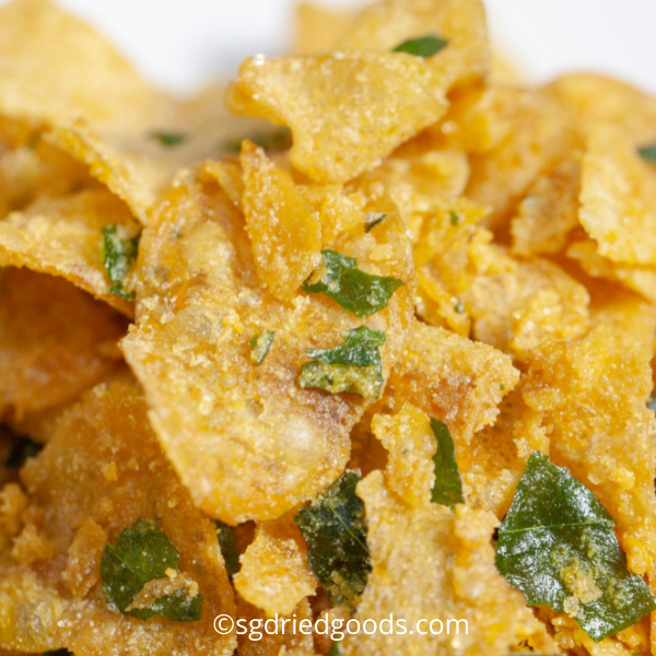 Salted Egg Potato Chips with curry leaves